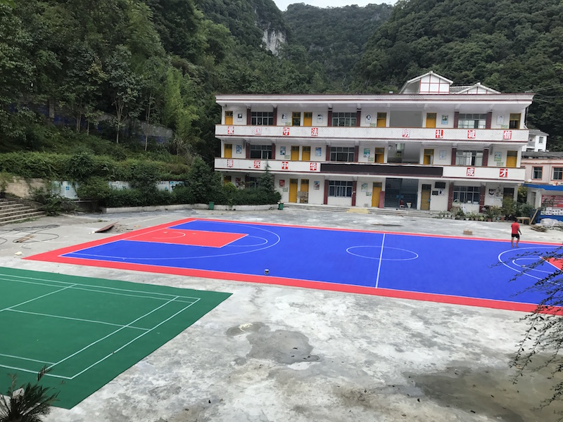 貴州麻山鎮中心小學懸浮地板籃球場建設